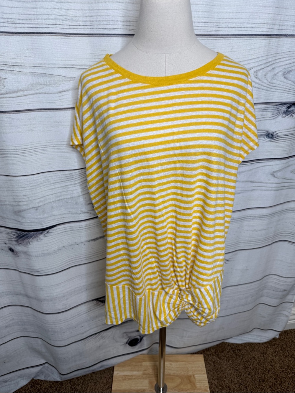 Liz Claiborne Yellow and White Striped Short Sleeve Knot-Hem Top